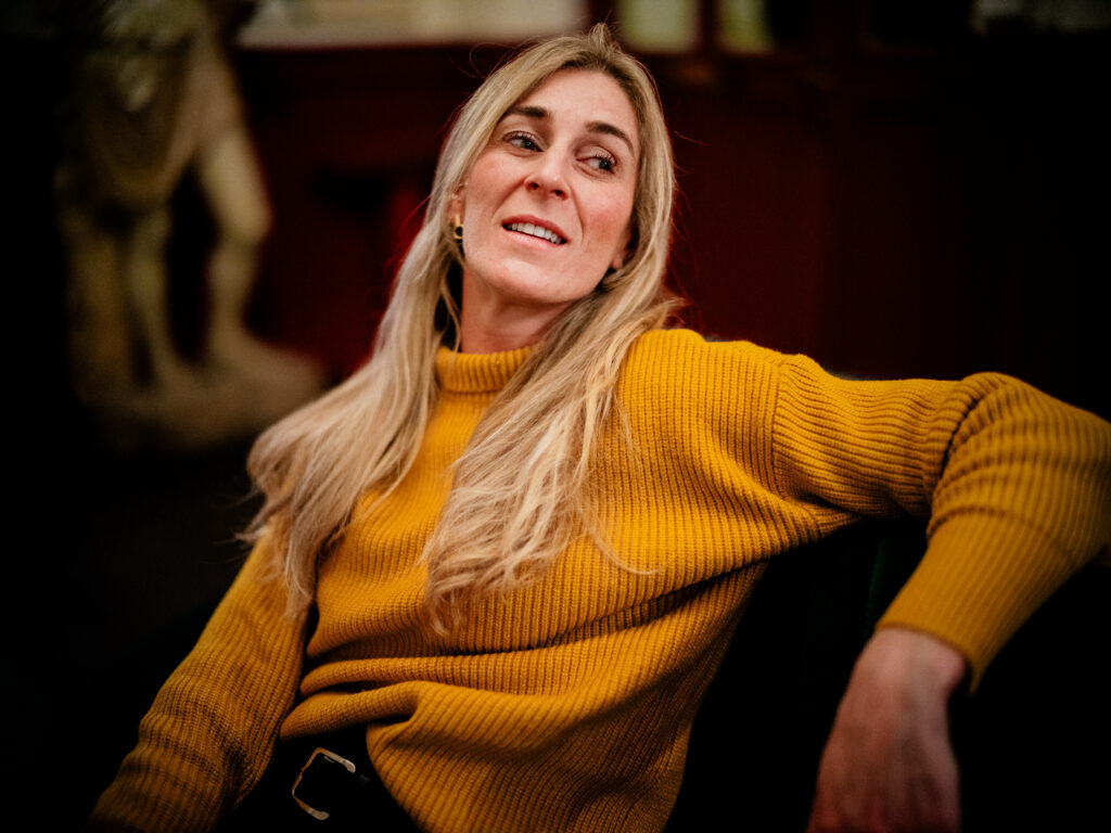 Nahporträt im Rahmen professioneller Portraitfotografie von Alexander Gerner im Orphée Regensburg, warme Lichtstimmung und natürlicher Ausdruck.