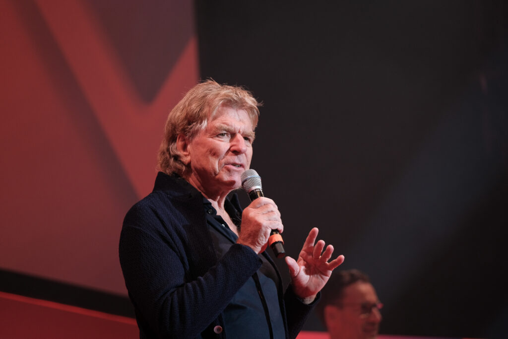 Speaker Dieter Lange auf der Bühne beim #nxtKNOWLEDGE 2025